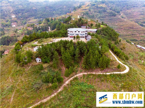 云阳扶贫足迹①川维敲响“铜鼓”云阳铜鼓村的扶贫故事(图1) 云阳扶贫足迹①川维敲响“铜鼓”云阳铜鼓村的扶贫故事(图1)