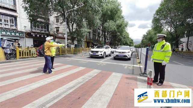拉萨增设16处“礼让行人”标识(图1) 拉萨增设16处“礼让行人”标识(图1)