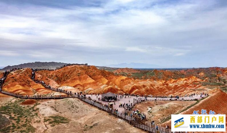 跨省游重启,张掖七彩丹霞每天接待游客超6000人次(图1) 跨省游重启,张掖七彩丹霞每天接待游客超6000人次(图1)