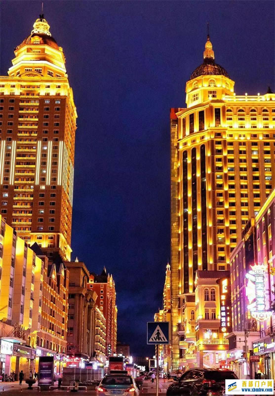 夜幕下的满洲里步行街(图1) 夜幕下的满洲里步行街(图1)