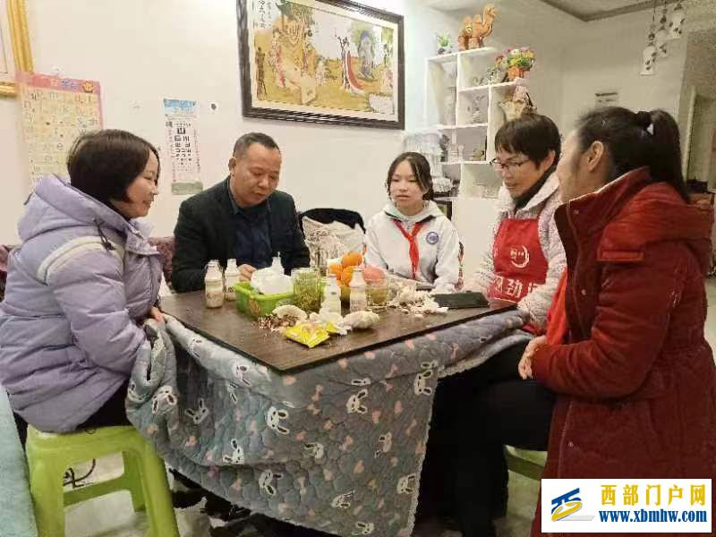 印江县实验小学开展家校再联系活动(图1) 001.jpg