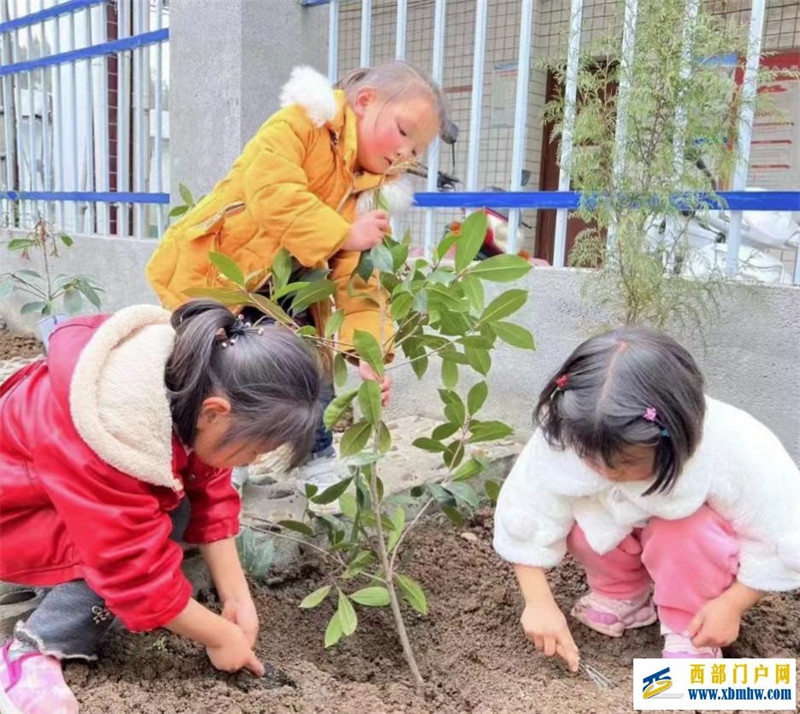 刀坝镇中心幼儿园“植树节”活动(图2) 微信图片_20230317094926.jpg