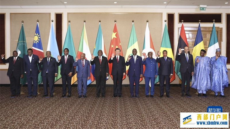 习近平和南非总统拉马福萨共同主持中非领导人对话会(图2) 习近平和南非总统拉马福萨共同主持中非领导人对话会(图2)