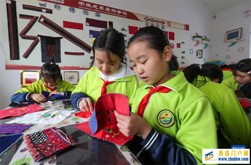 贵州施秉:“非遗”苗绣产业焕发生机(图7) 贵州施秉:“非遗”苗绣产业焕发生机(图7)