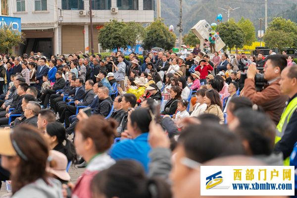 春花盛事,震撼巴山 | 2024最美油菜花海汉中旅游文化节镇巴分会场活动隆重举行(图3) 春花盛事,震撼巴山 | 2024最美油菜花海汉中旅游文化节镇巴分会场活动隆重举行(图3)