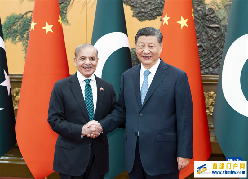 习近平会见巴基斯坦总理夏巴兹(图1)