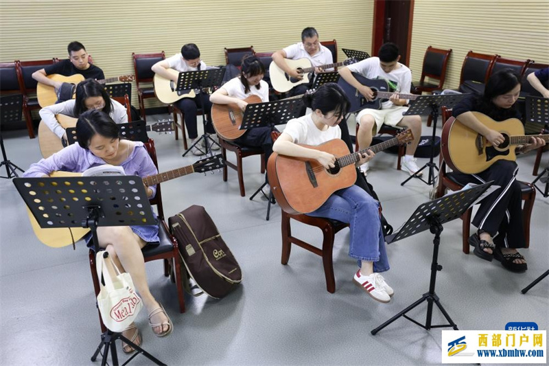 贵阳:“青年夜校”受欢迎(图1) 贵阳:“青年夜校”受欢迎(图1)