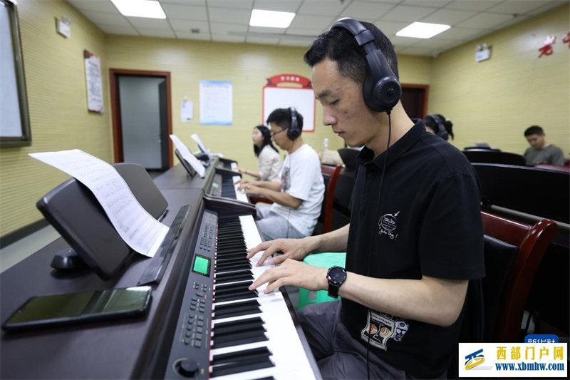 贵阳:“青年夜校”受欢迎(图3) 贵阳:“青年夜校”受欢迎(图3)