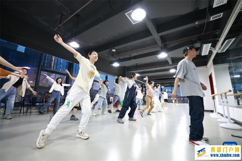 贵阳:“青年夜校”受欢迎(图5) 贵阳:“青年夜校”受欢迎(图5)