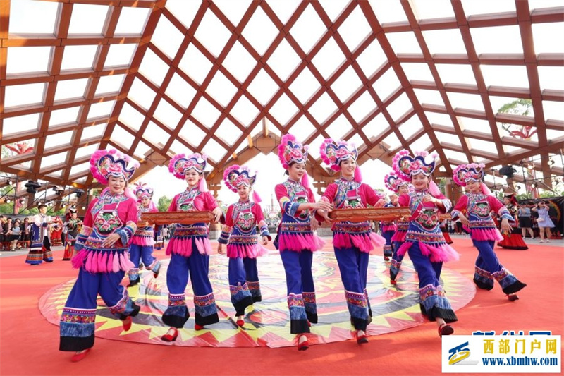 以火为名!在云南楚雄共赴一场“火”的盛会(图2) 以火为名!在云南楚雄共赴一场“火”的盛会(图2)