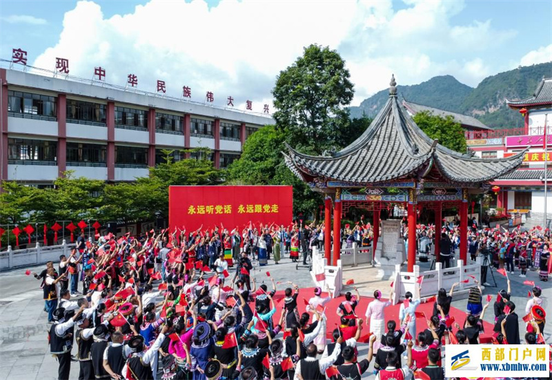 让民族团结的佳话代代相传(图1) 让民族团结的佳话代代相传(图1)