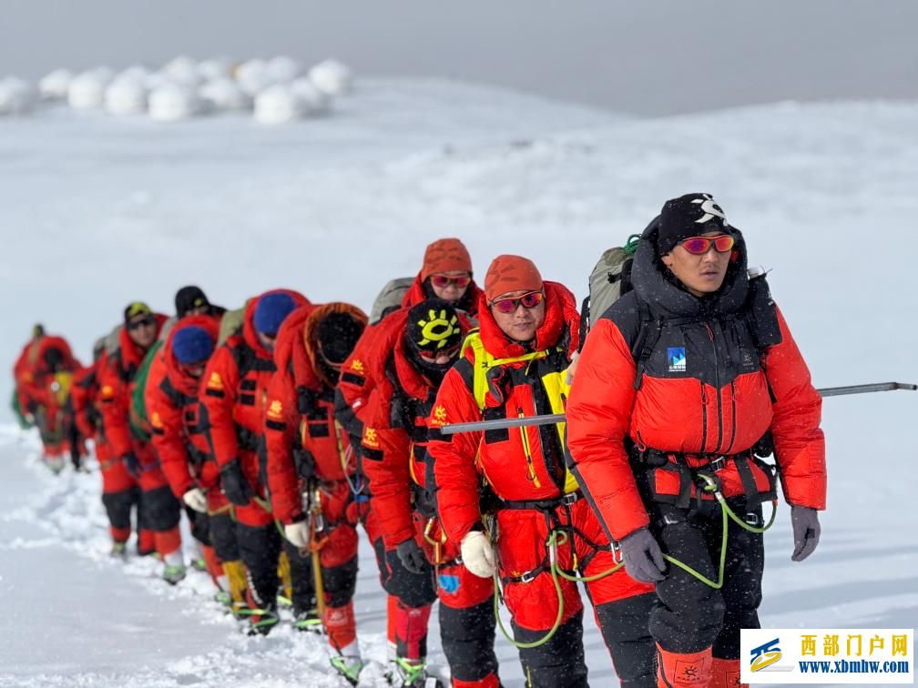 记者手记:雪山之巅感受昆仑的风(图2) 记者手记:雪山之巅感受昆仑的风(图2)