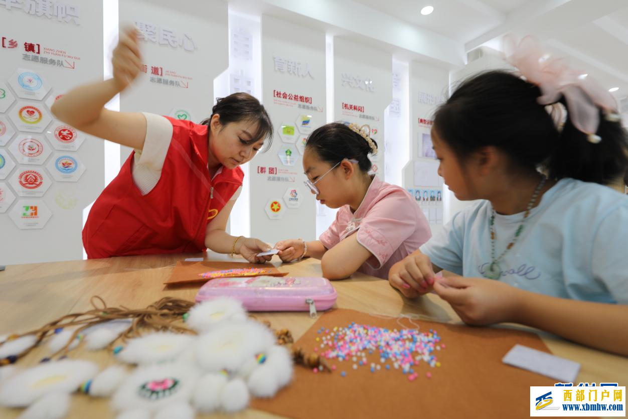 指尖盛开“太阳花” “七彩假期”乐享多(图2) 指尖盛开“太阳花” “七彩假期”乐享多(图2)