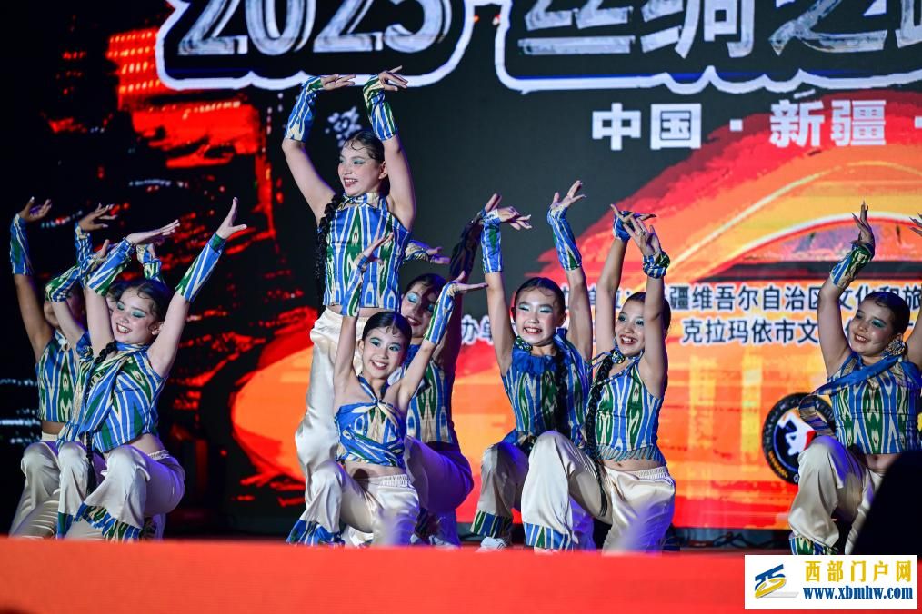 新疆“丝绸之路”街舞展演燃动油城(图7)